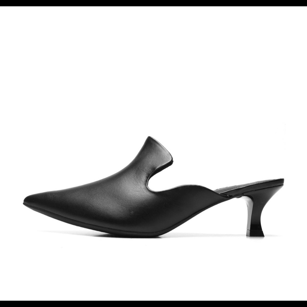 Leather Clog in Black